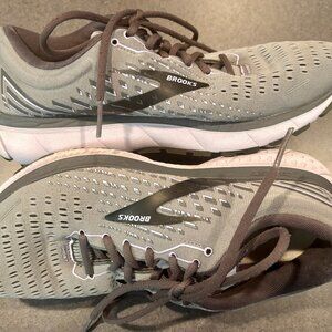 Brooks Ghost 13 Women’s Size 10D Grey Lavender Running Shoes Athletic Sneakers